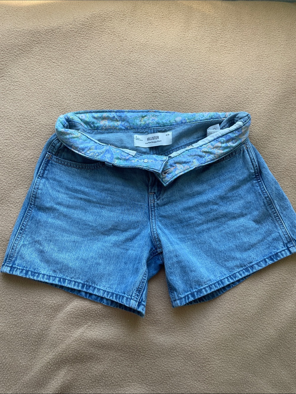 Hollister Low Rise Baggy Shorts With Flippable Waistband: Size 02/26